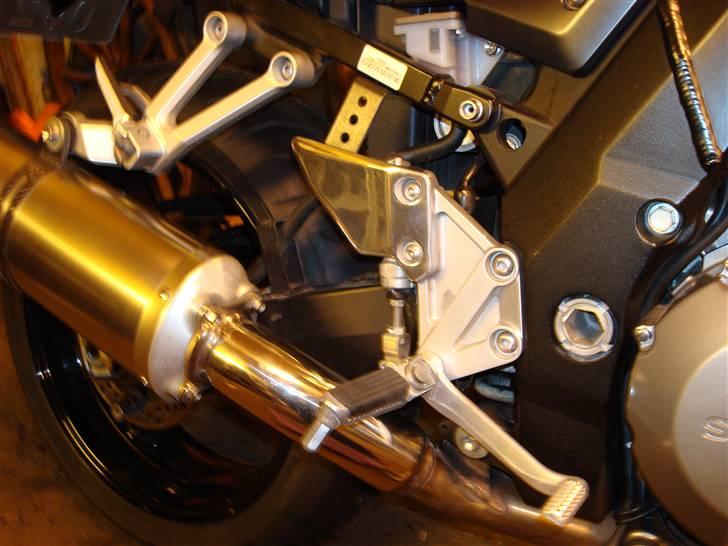 Suzuki sv 1000 Xenon - Se lige den fodhviler.. Man kan sku spejle sig i dem!!! billede 9