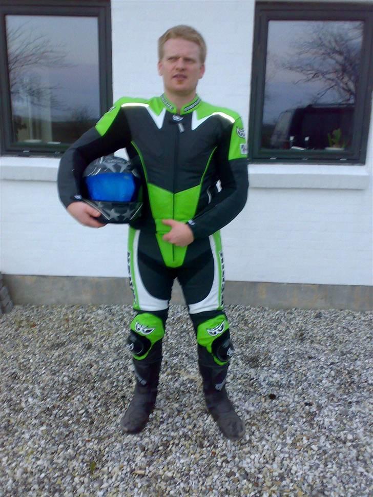 Kawasaki ZX9R Ninja solgt - Ny berik dræget til sæson 08 i de hel rigtig kawa farver. billede 18