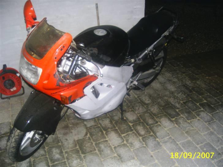 Honda cbr 600 f1 pc 19 billede 3