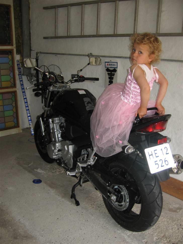 Suzuki bandit 1250 Naked - Hvorfor må jeg ikke sidde bagpå når Frida må ??Du kan s billede 3