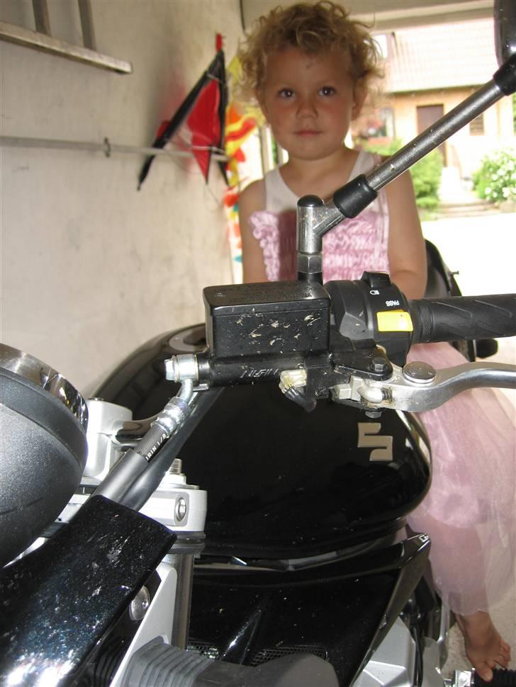 Suzuki bandit 1250 Naked - Du kan da selv se Far - jeg kan godt nå styret, se bare selv !! billede 4