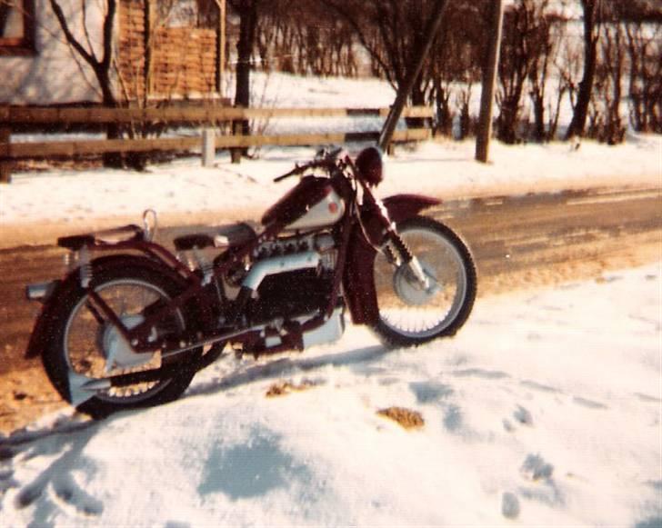 Nimbus C med Gasgenerator - Så måtte den have en ny farve året efter. Men nej nu havde klubben fået lagerbøgerne fra fabrikken, og min var altså elfenben ved levering i 1939, så det blev den sidst den blev malet i 2001. billede 13