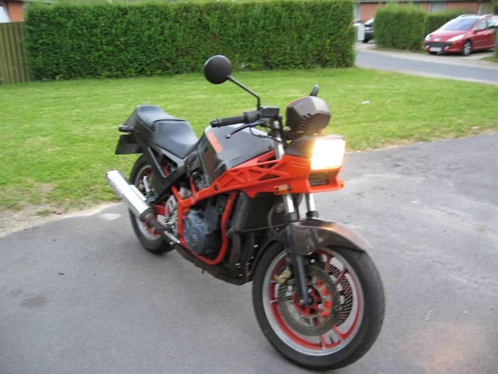 Kawasaki GPZ 600 R *SOLGT* - Tidligere cykel: Suzuki GSX-400 Impulse billede 8