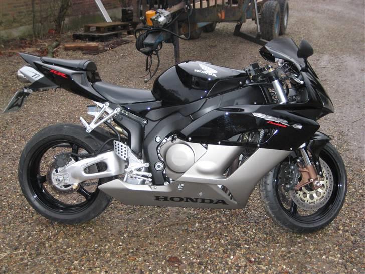 Honda cbr 1000 rr fireblade billede 2