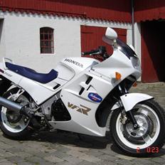 Honda vfr 750 f rc24