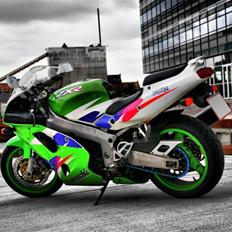 Kawasaki *ZXR 750 (L3)*