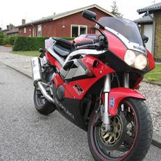 Suzuki GSXR 400r gk 76