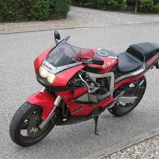 Suzuki GSXR 400r gk 76