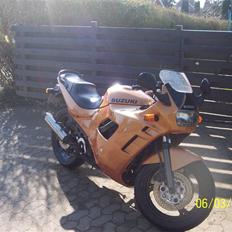 Suzuki GSX 600 F