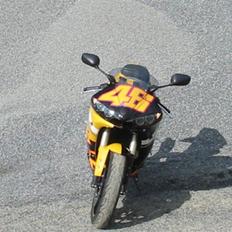 Yamaha r6, Rossi