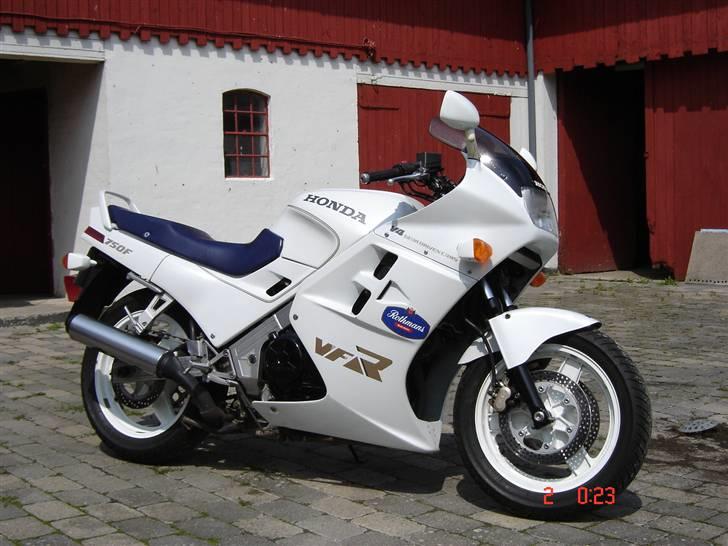 Honda vfr 750 f rc24 billede 1