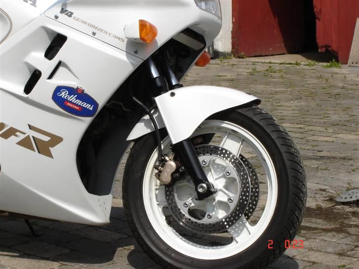 Honda vfr 750 f rc24 billede 2