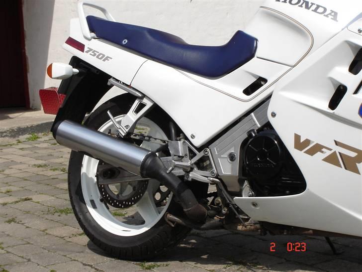 Honda vfr 750 f rc24 billede 3