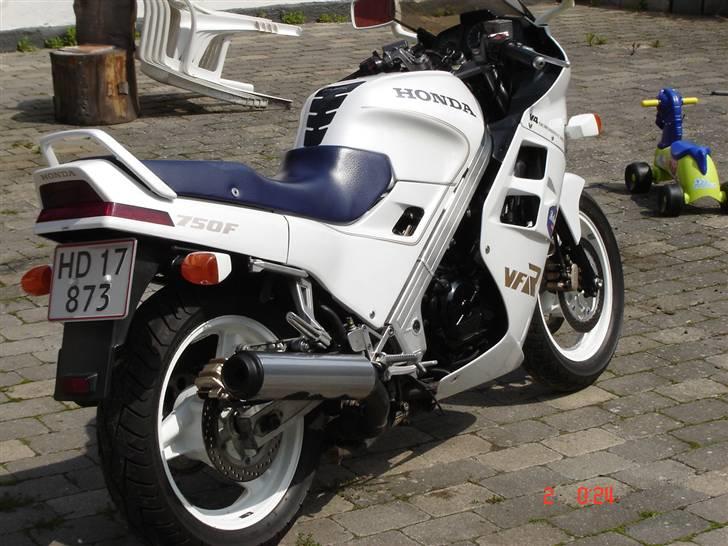 Honda vfr 750 f rc24 billede 4