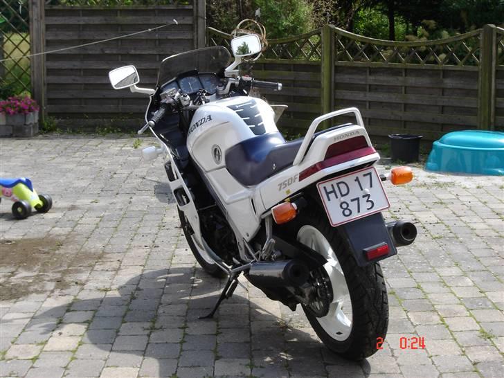 Honda vfr 750 f rc24 billede 6