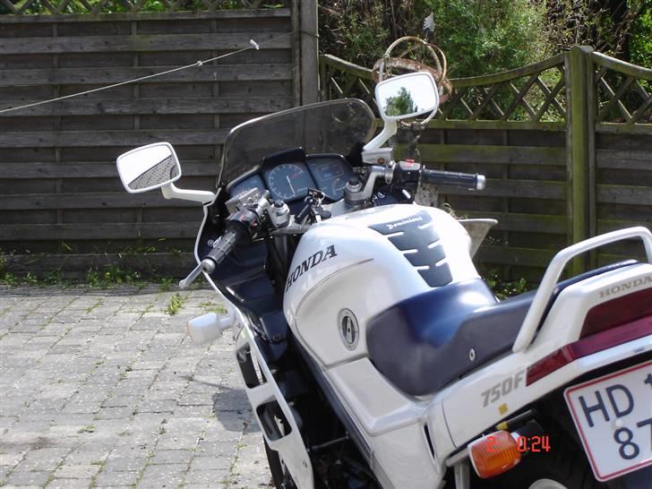 Honda vfr 750 f rc24 billede 7
