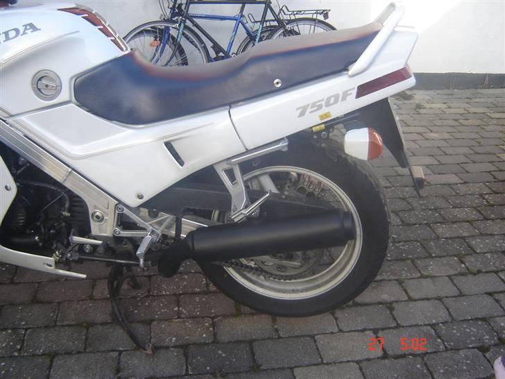 Honda vfr 750 f rc24 billede 16