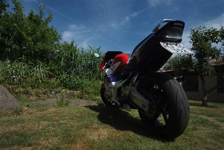 Honda CBR 600 f3 solgt - mangler den nye hugger og baglygte.. men der går ikke så længe billede 1