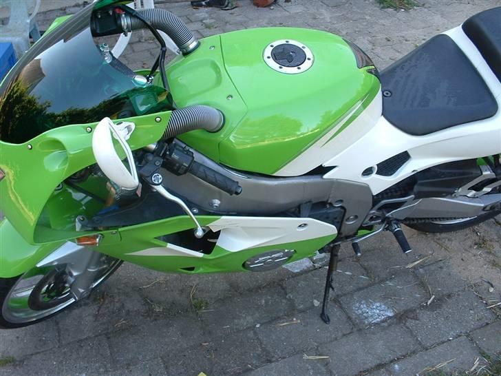 Kawasaki ZXR 400 billede 2