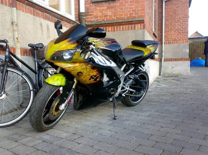Yamaha yzf r1 billede 9