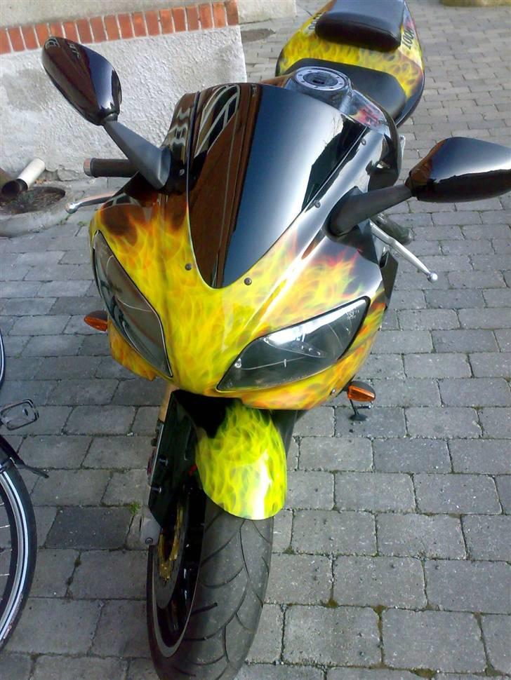 Yamaha yzf r1 billede 10