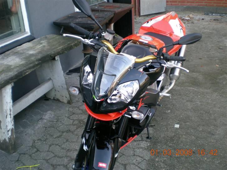 Aprilia RSV TOUNO R - Forfra billede 2