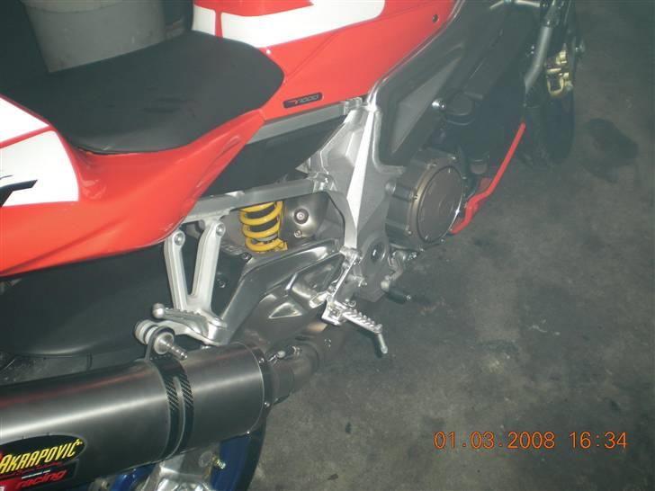 Aprilia RSV TOUNO R billede 16