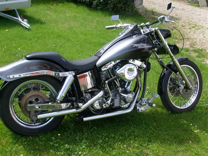 Harley Davidson **SOLGT **   FLH 1200 - ny ombygning af cyklen efter polisen ikke syns det var fedt med apehanger på en 1975 model ha ha billede 1