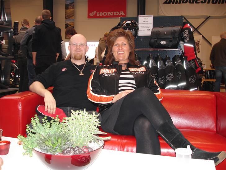 Harley Davidson Electra Glide - Så var der dømt Åbent Hus hos Hobro Mc - her med den stolte ejer, Fenris:-)..ja, det er ham til venstre;-) billede 8