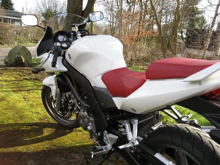 Suzuki sv650sak8 (solgt) billede 6