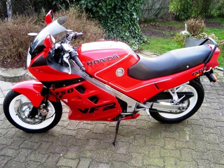 Honda VFR 750 F [SOLGT] - Så er der kommet nummerplade på cyklen d. 29. februar 2008 (billede 2) billede 2