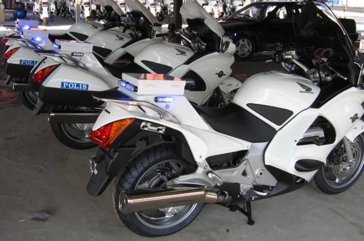 Honda St 1300 Pan european - Politiet kender også til kvalitet...... billede 5