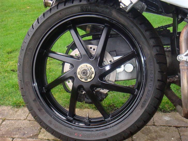 Honda RVF 400 (TOTAL SKADET) billede 2