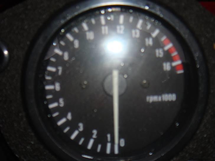 Honda RVF 400 (TOTAL SKADET) billede 6