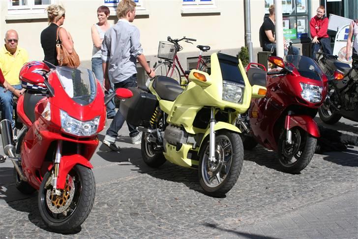 BMW K 100 RS - Bimmer i flot selskab, hvor den stråler om kap. billede 4