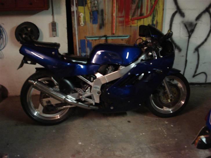 Suzuki gsxr 400 r billede 6