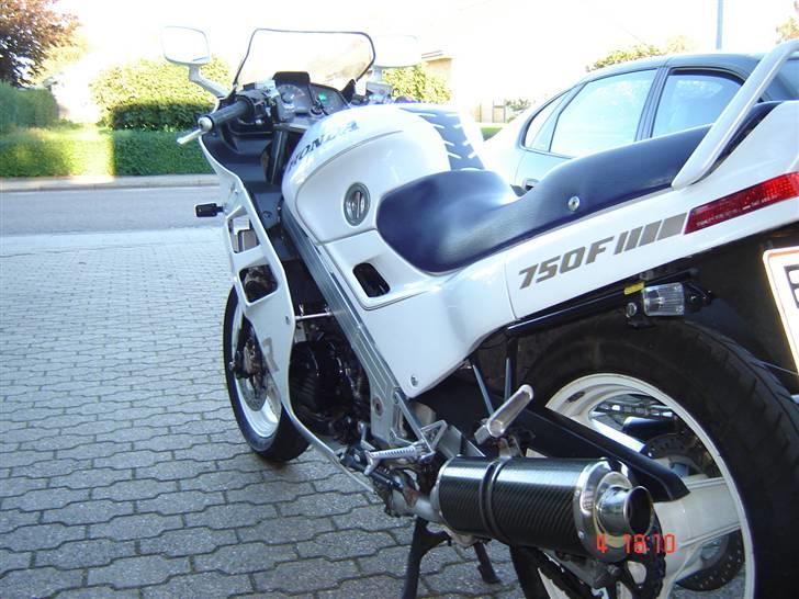 Honda vfr - Rigtige maskiner har 2 rør, alt andet er for døve folk........spørgsmål til det? billede 2