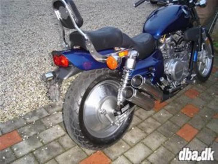 Honda Super Magna 700 ccm - Højre bag billede 2