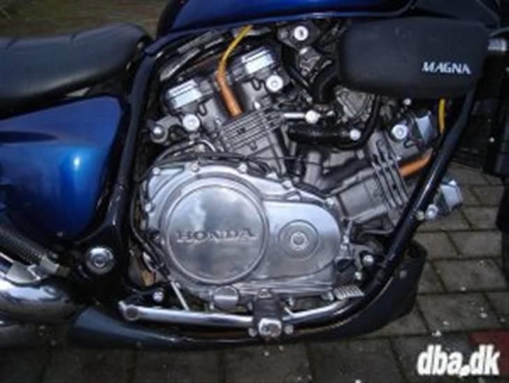 Honda Super Magna 700 ccm - Motor højre billede 5