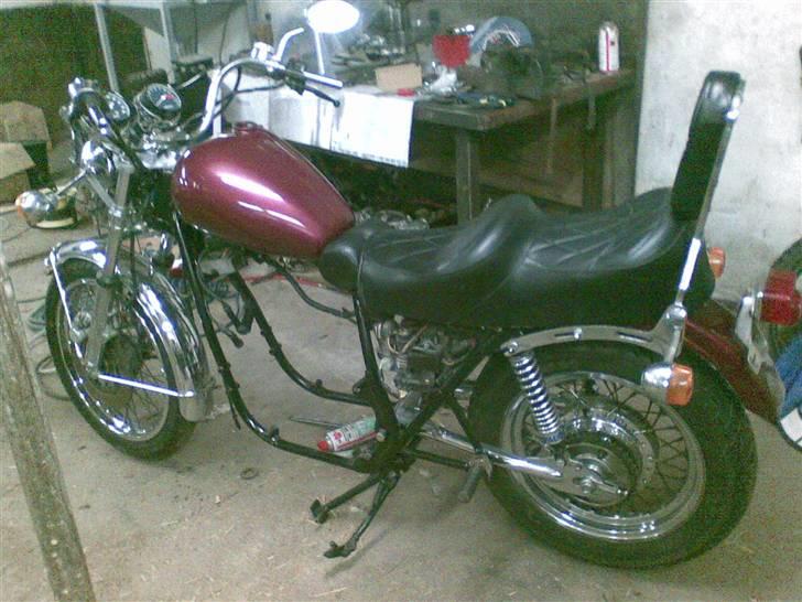 Honda CB 550 F - så er den næstan færdig samlet mangler at samle motor billede 8