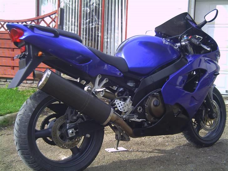 Kawasaki ZX9R Ninja - bemærk det sorte stel. billede 3