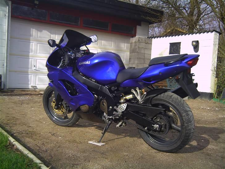 Kawasaki ZX9R Ninja - bemærk det sorte stel. billede 4