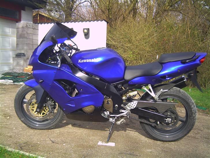 Kawasaki ZX9R Ninja - bemærk det sorte stel. billede 6