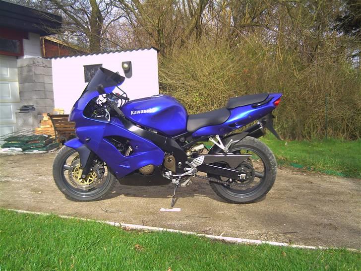 Kawasaki ZX9R Ninja - bemærk det sorte stel. billede 7