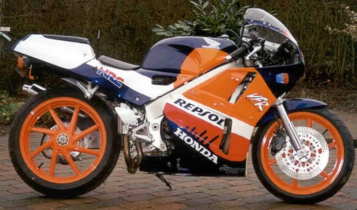 Honda CBR 1000RR Repsol - Fandt lige et billed af min gamle VFR 400R  NC30 billede 12