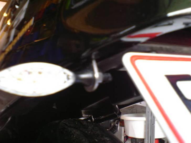 Honda cbr 1000 f - Så kan en holder til led blink vist ikke blive meget mindre billede 4