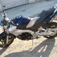 Suzuki GSR 600 