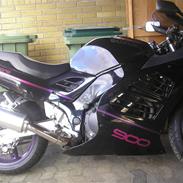 Suzuki rf 900 r