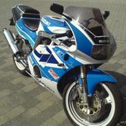 Suzuki gsxr 400