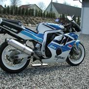 Suzuki gsxr 400